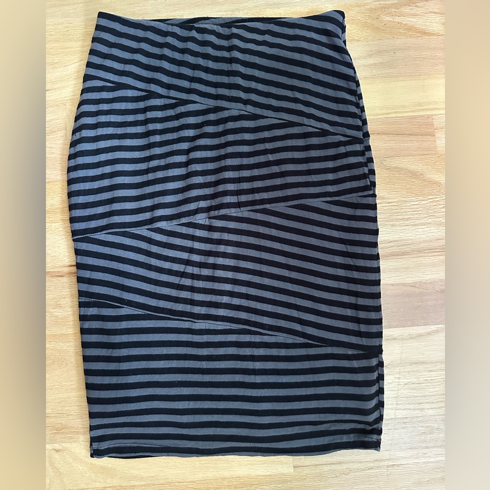 Mossimo black and grey  Striped stretchy pencil Skirt Sz s